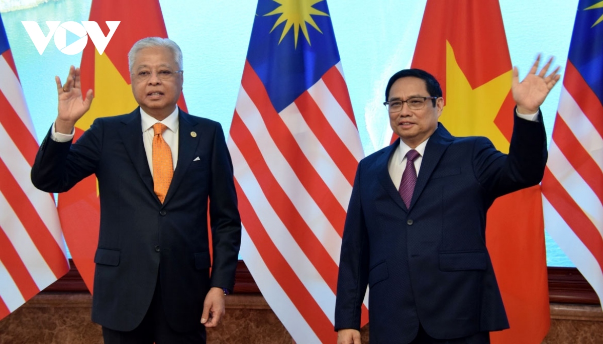 Malaysian PM leaves Hanoi, concludes Vietnam visit